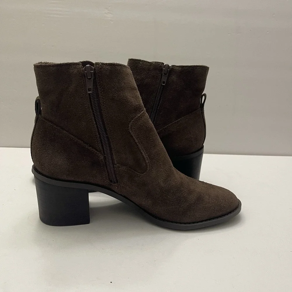 Chelsea & Violet Wren Suede Heeled Booties Almond Brown‎ Zipper Womens 8M